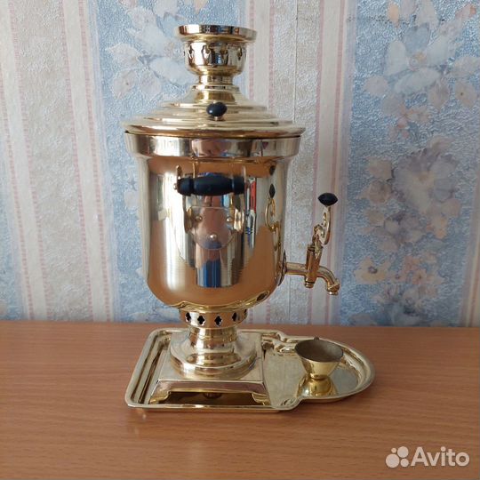 Сувенирный самоварчик с подносом и чашкой