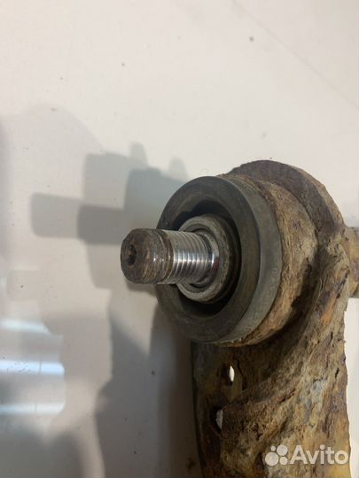 Кронштейн рычага подвески верхний правый