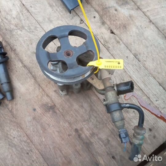 Насос гидроусилителя руля Toyota Corolla 120