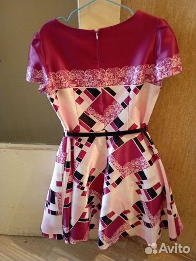 Нарядное платье, атласное, с поясом. 146-152размер
