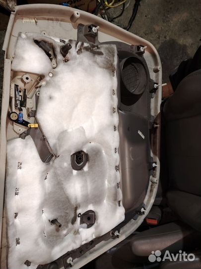 Обшивка двери передняя правая chrysler pt Cruiser