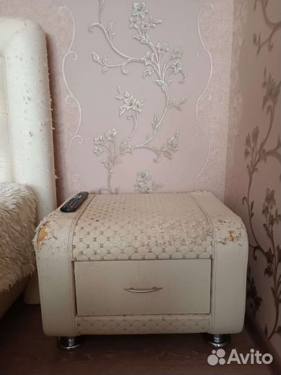 Тумбочка прикроватная