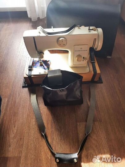 Швейная машина Чайка 132м