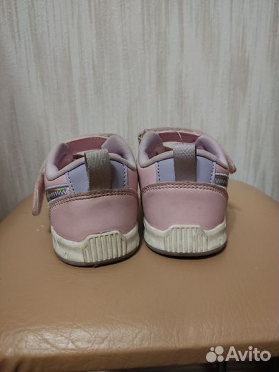 Кроссовки для девочки