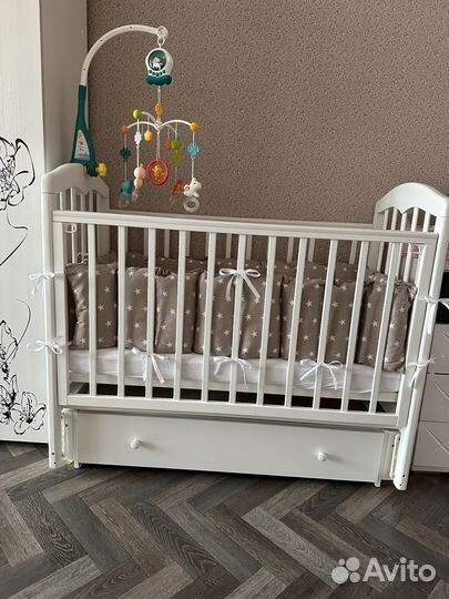 Кроватка с маятником