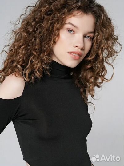 Продам новое боди - водолазку с открытыми плечами