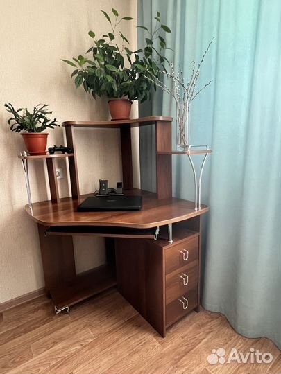 Компьютерный стол