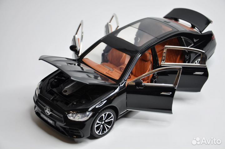 Модель автомобиля Mercedes-Benz E-Class L металл