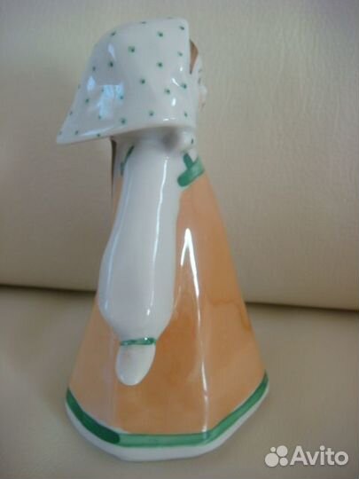 Фарфоровая статуэтка 