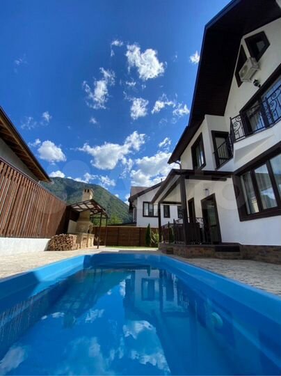 Коттедж 200 м² на участке 4 сот.