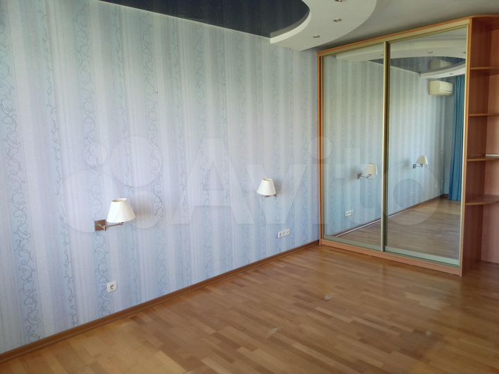 3-к. квартира, 105 м², 4/8 эт.