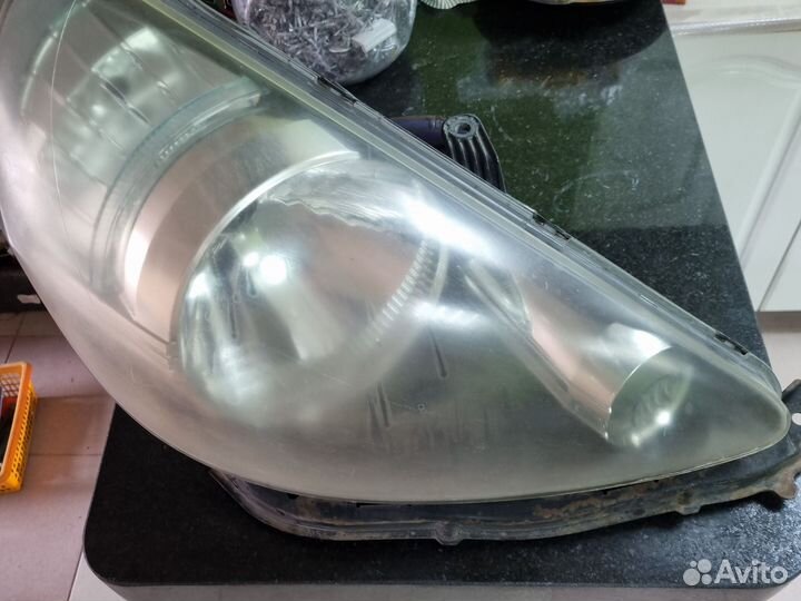 Фара передняя правая Хонда Фит Gd1