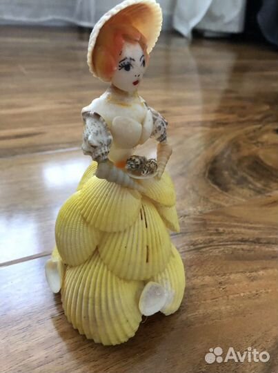 Статуэтка из ракушек