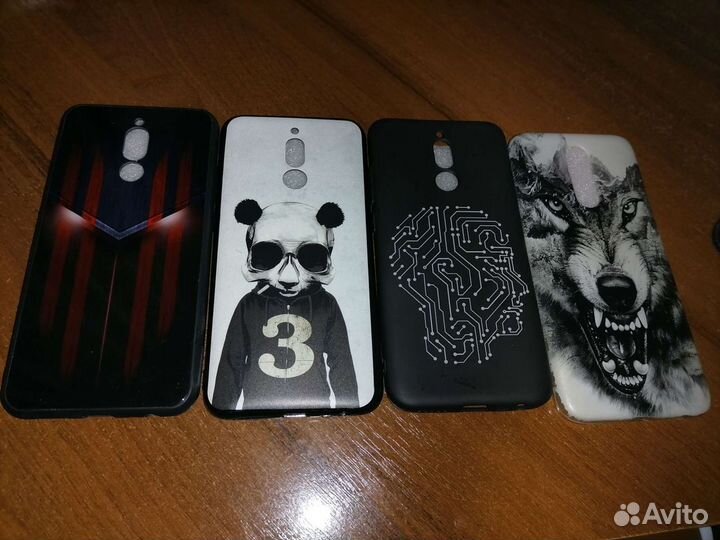 Отдам бесплатно бампера на телефон