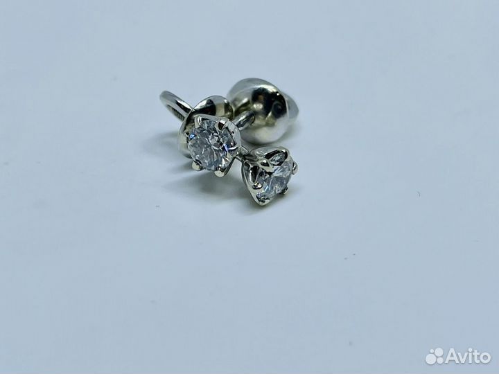 Золотые серьги-пусеты с бриллиантами 0.52 ct