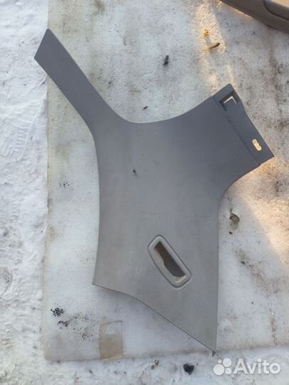 Обшивка багажника правая Opel Zafira B