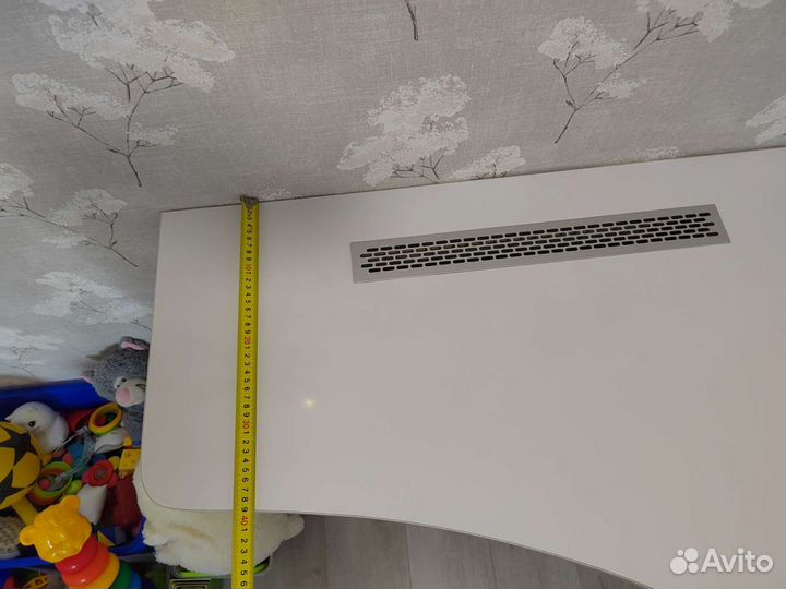 Письменный стол с выкатной тумбой