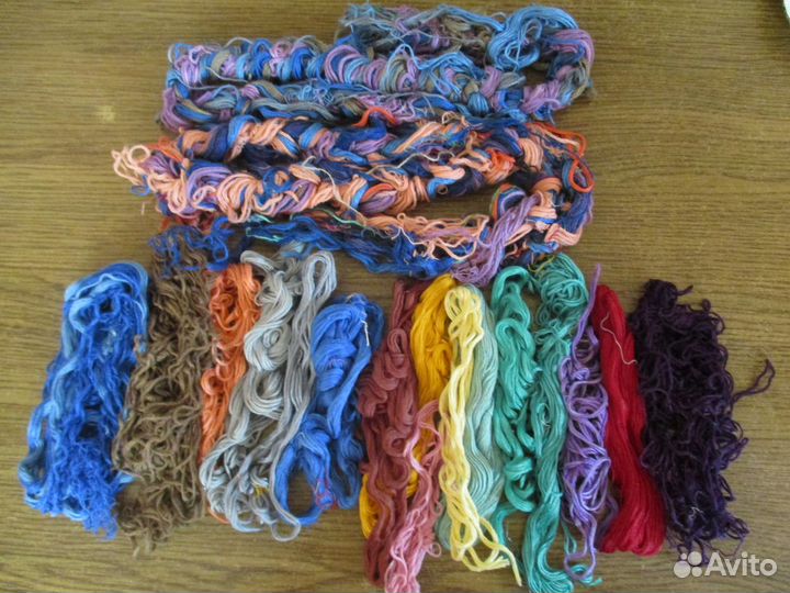 Для рукоделия нитки, бисер, мешковина