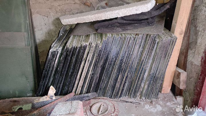 Стекла оконные, много