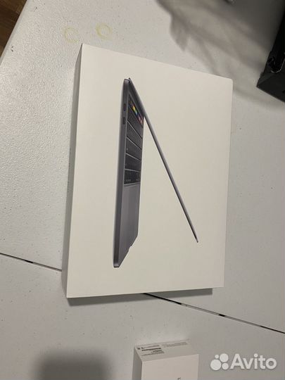 Коробка от macbook pro 13