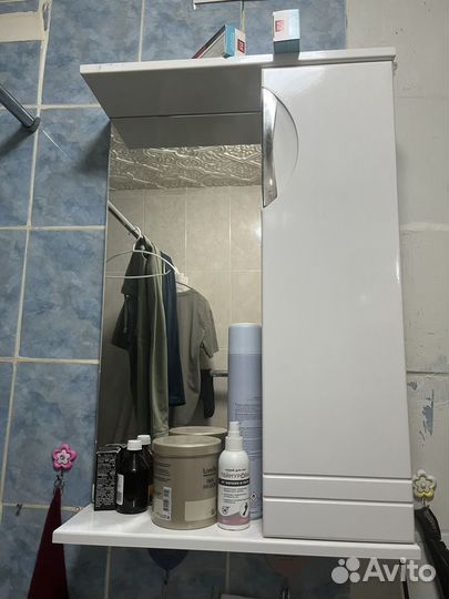 Полка с зеркалом