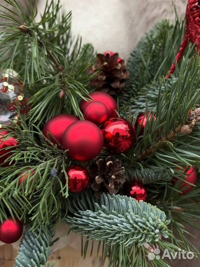 Новогодняя композиция из хвои