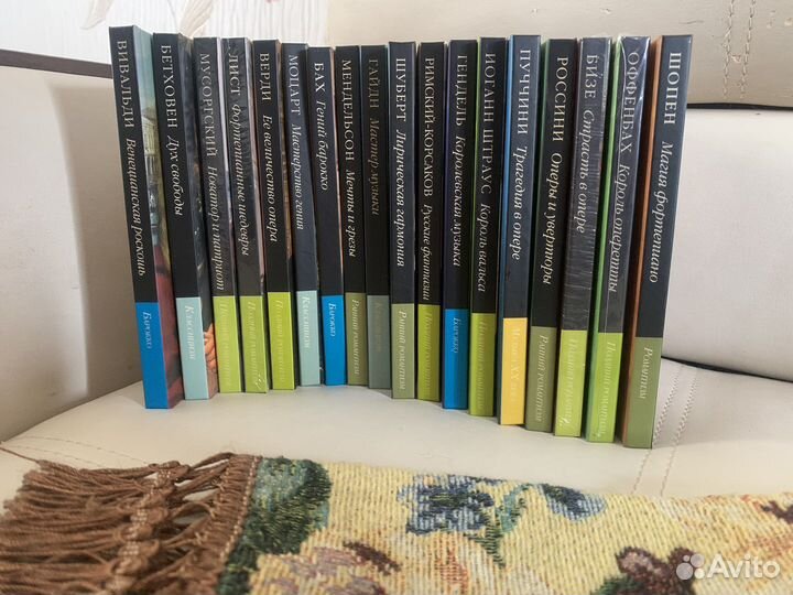 Коллекция дисков с музыкальными классиками