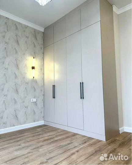 Распашной шкаф