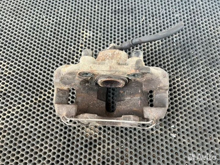 Суппорт передний правый Opel Vectra B X16XEL 1.6