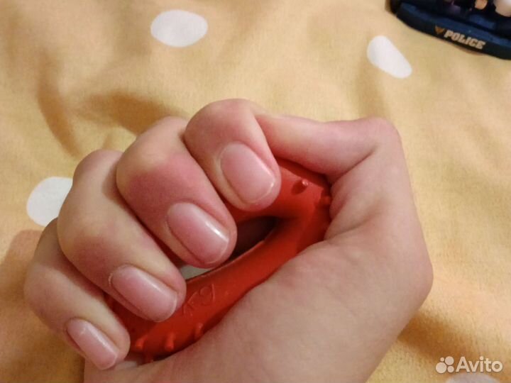 Эспандер для мышц кистей красного цвета 30кг