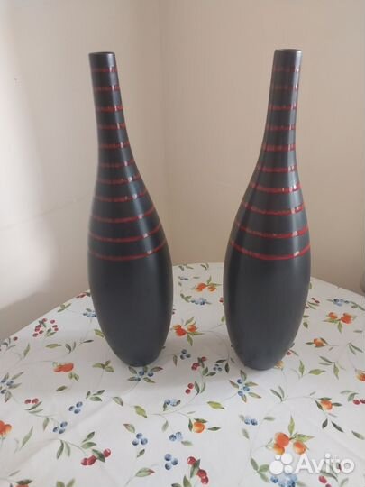 Два интерьерных кувшина