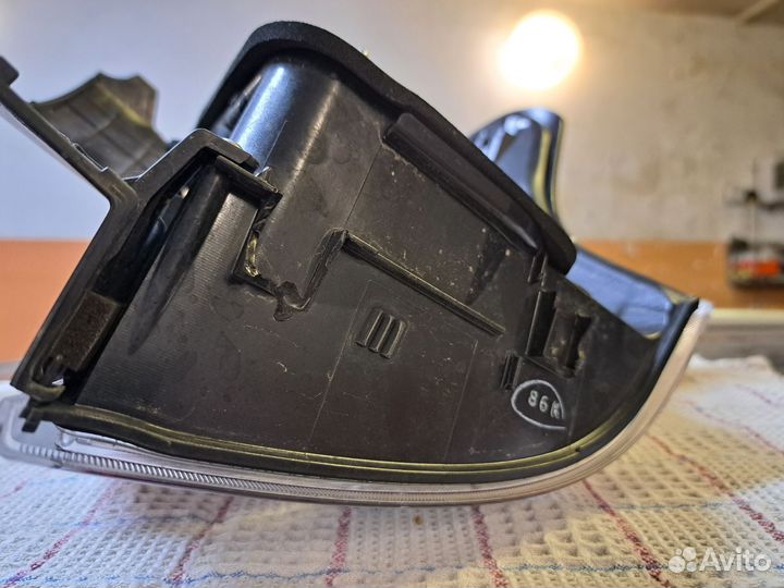 Левый стоп сигнал Fielder