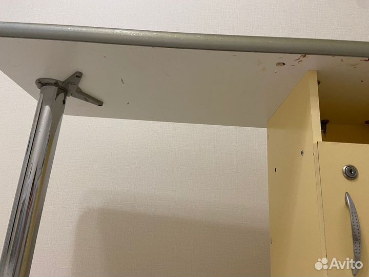 Маникюрный стол