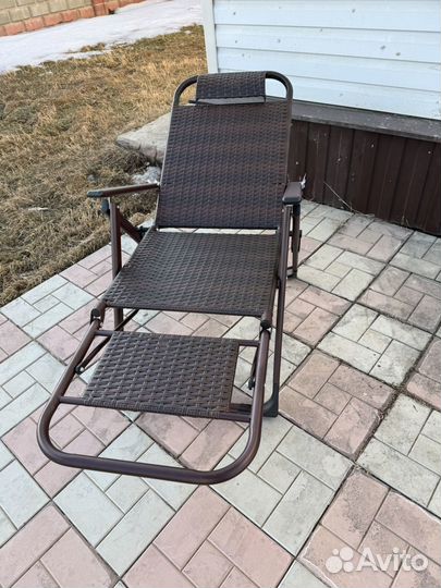 Шезлонг под ротанг