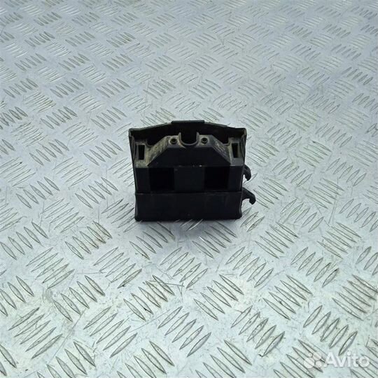 Корпус блока предохранителей Opel Vectra B 1.6