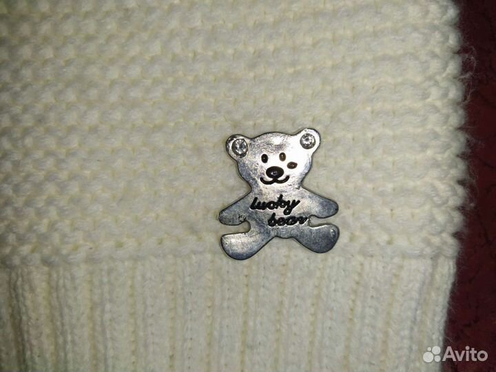 Шапка с помпонами