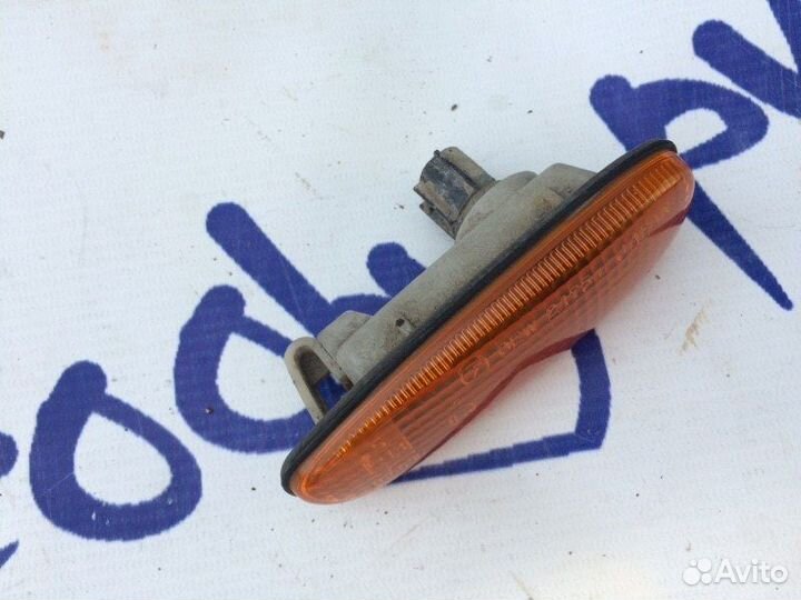 Повторитель передний левый Subaru Impreza GC8