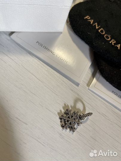 Украшение шарм Pandora