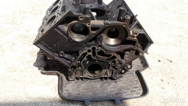 Блок цилиндров Audi A6 C5 2.5 TDI AKN