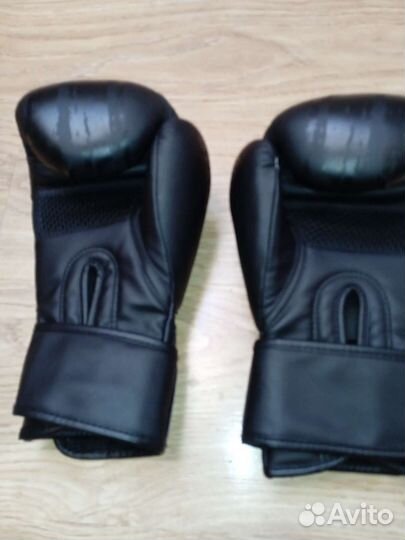 Боксерские перчатки