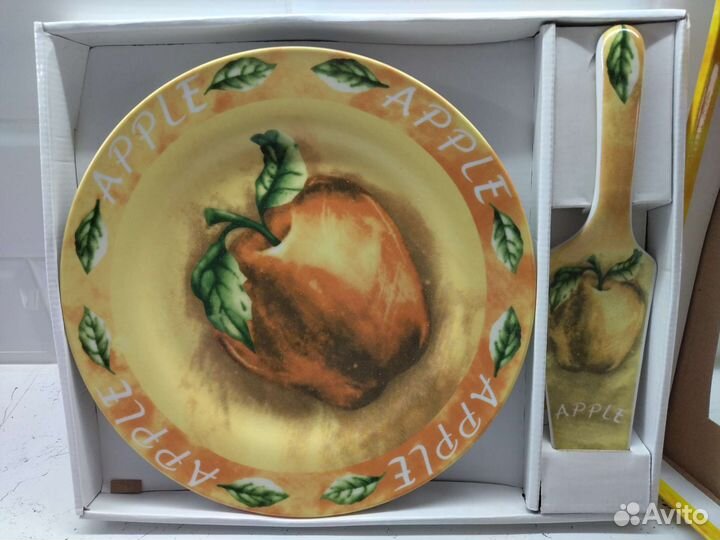 Тарелка и лопаточка для торта