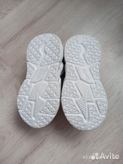 Светящиеся кроссовки 23