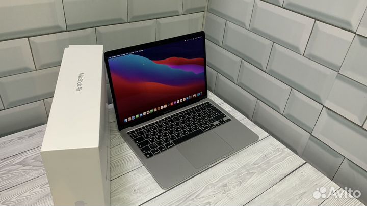 MacBook Air 13“ 2020 — M1, 16/512, 1 цикл