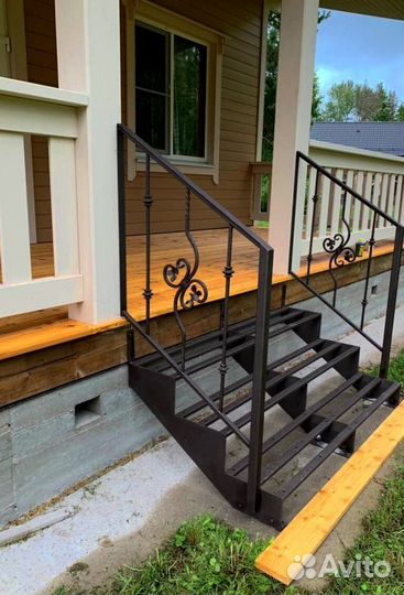 Лестница прямая на металлокаркасе