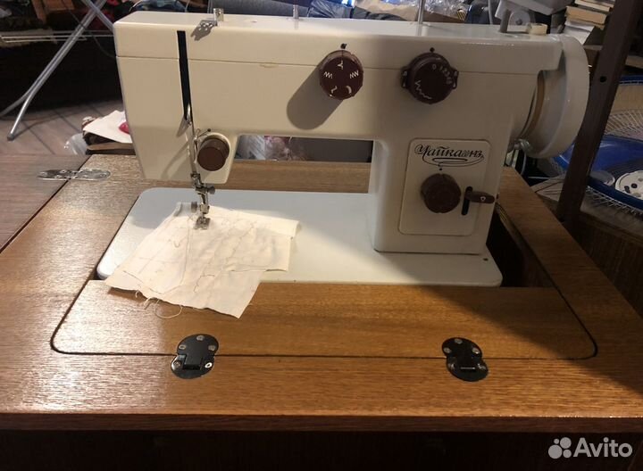Швейная машинка Чайка 143