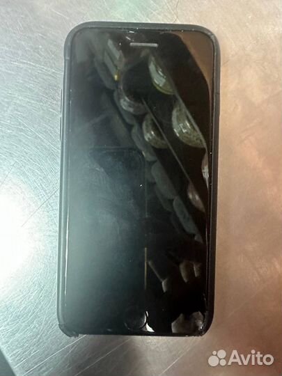 iPhone SE, 64 ГБ