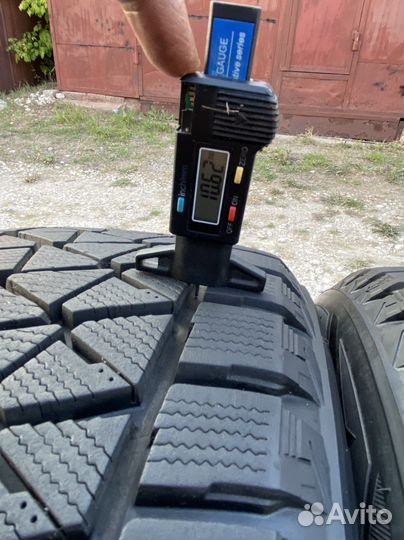 Bridgestone Blizzak DM-V2 255/50 R19