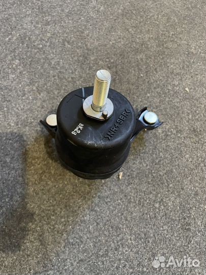 Подушка двигателя левая Toyota 1237228200