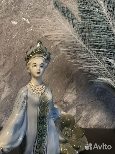 Фарфоровая статуэтка хозяйка медной горы