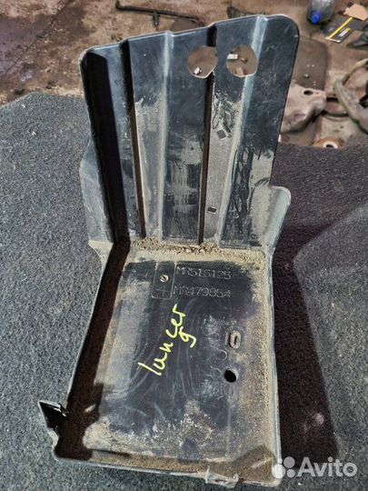 Короб аккумулятора Mitsubishi Lancer 9 4G18 2005